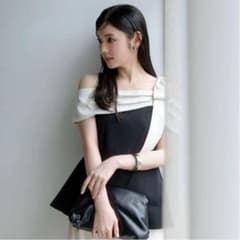 ほぼ新品 Rirandture オフショルリボンペプラムトップス - メルカリ