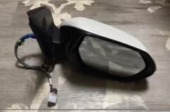 トヨタヤリスHYBRID Z 右ドアミラー　ホワイトパールクリスタルシャインのサムネイル