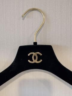 美品 CHANEL シャネル 純正 ハンガー 2本セット ベロア ココマーク 黒 非売品】CHANEL シャネル 純正 ハンガー 2本セット ベロア ココマーク