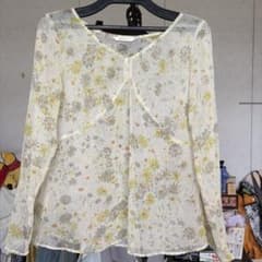 花柄シースルーブラウス 長袖 Vネックのサムネイル