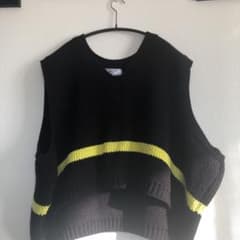 Vネックニットベストのサムネイル