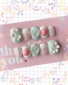 ⋆꙳⑅♡ネイルチップ いちご ホイップ チェック ガーリー 個性派のサムネイル