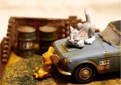 プラモデル完成品 フェアレディ2000 トムとジェリーフィギュア ジオラマセットのサムネイル