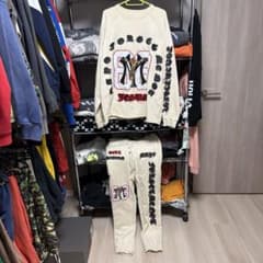 mayoクリーム色 グラフィックスウェット セットアップ - メルカリ