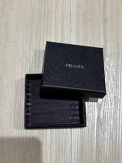 PRADA ギフトボックス 空箱のサムネイル