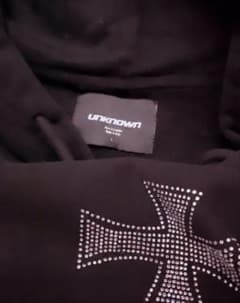 Unknown London ブラック シルバー クロス パーカーのサムネイル