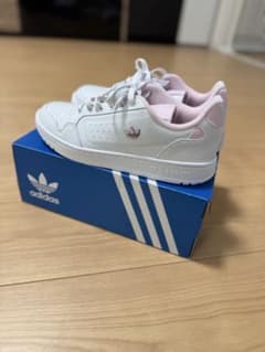 新品【adidas 】スニーカー24cmのサムネイル