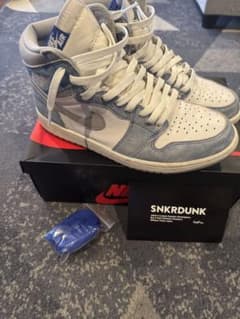 Nike Air Jordan 1 HYPERRoyalのサムネイル