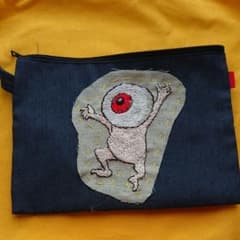 ハンドメイド☆目玉パパ刺繍ポーチのサムネイル