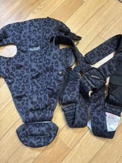 ベビービョルン 抱っこ紐 MINI ベビーキャリア　ヒョウ柄　レオパード箱無しのサムネイル