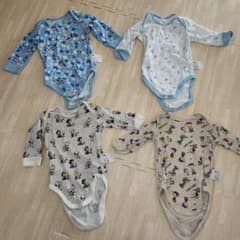 ロンパース　ボディスーツ　ユニクロのサムネイル