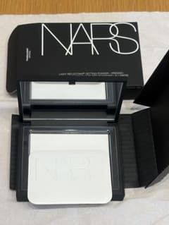 NARS ライトリフレクティング セッティングパウダー プレスト