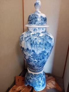 有田焼　青白磁の大壺 木製台座付き 有田焼 青白磁の大壺 木製台座付き - メルカリ
