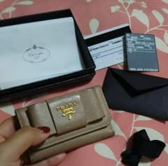 気まぐれセール PRADA キーケース 中古品 4連のサムネイル