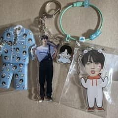 BTS JIN キーホルダー 4点セットのサムネイル
