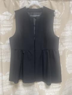 黒いノースリーブベストのサムネイル