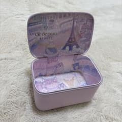 【新品未開封】　クレドポーボーテ 特製オリジナルバニティポーチ、チャームセット 新品未開封】 クレドポーボーテ 特製オリジナルバニティポーチ