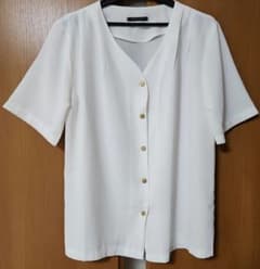 アクアガレージ　ホワイト 半袖 Vネックブラウス　前開きのサムネイル