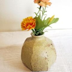 《サボさん様専用》陶器 不格好な花瓶   若草色の小鉢のサムネイル