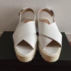 厚底 白 サンダル Lサイズ  レディースのサムネイル