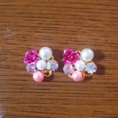 ハンドメイド バラピアス☆イヤリングのサムネイル