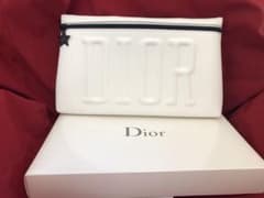 Dior （ノベルティ）ホワイト ポーチ星型チャーム付きのサムネイル