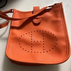 ショルダーバッグのサムネイル
