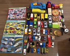 おもちゃセット　ミニカー約50個、パズル、おままごとセットのサムネイル