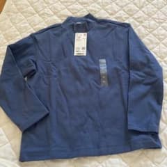 ユニクロ　ソフトフリース　ハイネックTシャツのサムネイル