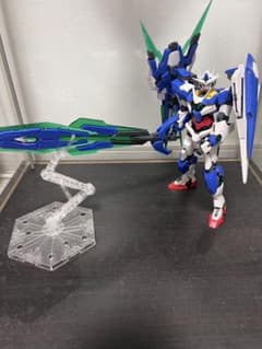 MG 1/100 ダブルオークアンタフルセイバー 組み立て済みのサムネイル