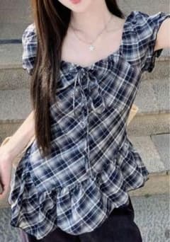 ^*^様 チェック柄フリルトップス ネイビー系のサムネイル
