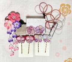 つまみ細工髪飾り　コーム、ヘアピン、イヤリングのサムネイル