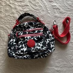 【美品】Kipling 黒白花柄 ショルダーバッグのサムネイル