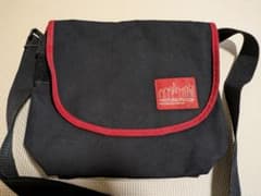 お値下げ中！！Manhattan Portage ショルダーバッグ 黒/赤のサムネイル