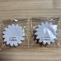 S-43✳︎C-128きく花弁　モメン100x2 アートフラワー・布花　抜き弁のサムネイル