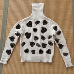 ハート刺繍 タートルネックセーターのサムネイル