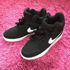NIKE ナイキ スニーカーのサムネイル