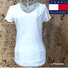美品★トミー ヒルフィガー Vネック ホワイトTシャツ 細身★爽やか！のサムネイル
