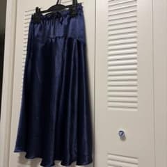 【美品】JOURNAL STANDARD NEU サテンフィブリルフレアスカートのサムネイル