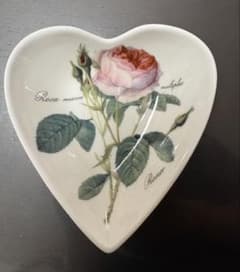 Roy Kirkham Redoute Roses ハート型皿のサムネイル