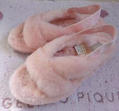 UGG サンダル 美品 売り切り価格‼️のサムネイル