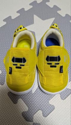 黄色いベビーシューズ 13.5cm スリッポンのサムネイル