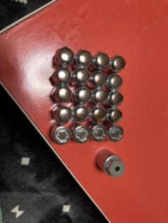 ホイールナットのサムネイル