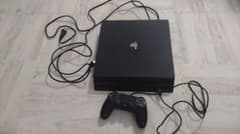 PlayStation 4 Pro 本体 ジェットブラックのサムネイル
