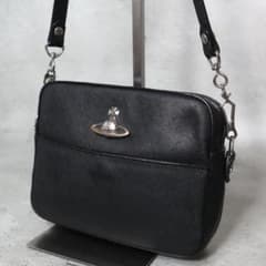 美品✨Vivienne Westwood ショルダーバッグ オーブ 黒 0491 Vivienne Westwood ショルダーバッグ 黒 オーブ - メルカリ