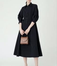 美品　ルルウィルビー　タックパフシャツワンピース　ネイビーのサムネイル