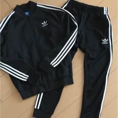 adidasのサムネイル