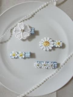 【現品限り！！！】キッズ/ベビーお花ヘアクリップ4点セット*ヘアピン 送料込みのサムネイル