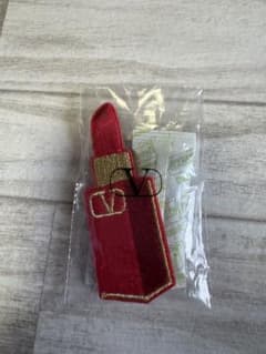 【新品未開封・非売品】ヴァレンティノ ビューティ リップ型 刺繍ピンバッジのサムネイル