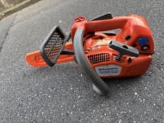 Husqvarna T525 エンジンチェーンソーと BIG Mエンジントリマーのサムネイル